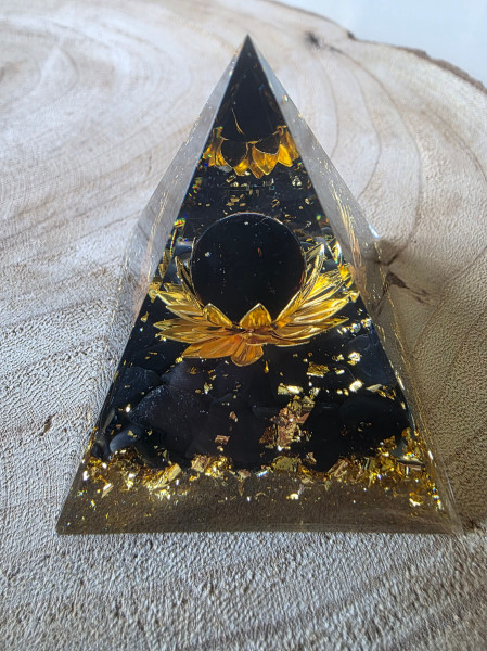 Orgonit Pyramide Lotus Obsidan
