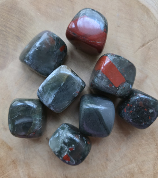 Heliotrop Jaspe Kubisch 20-30mm